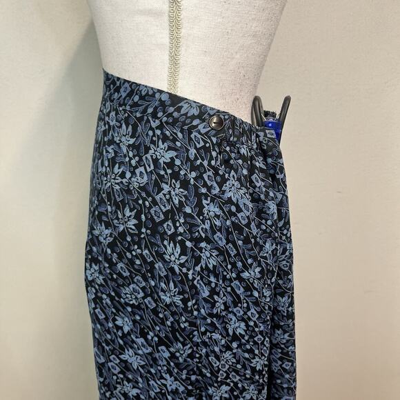 JM Collection Skirt size 16 Blue Black Floral Long A Line Sheer Modest Career - Picture 6 of 10